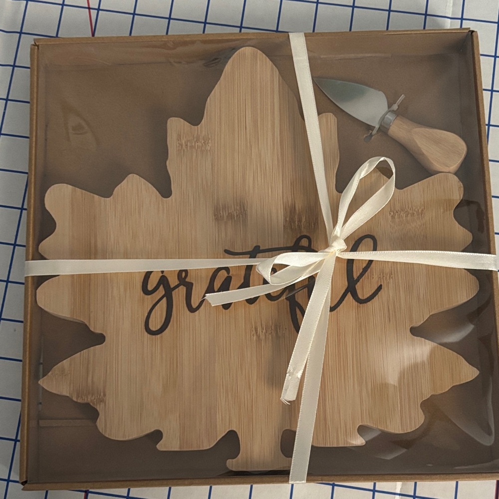 Leaf-Shaped Bamboo Cheese Board with Knife